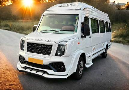 17 Seater Tempo Traveller