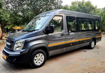 17 Seater Urbania Traveller